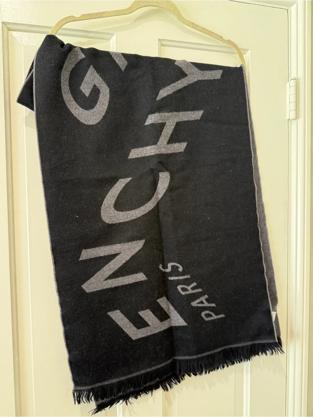 Givenchy chevron logo pattern wool scarf men women black grey Paris